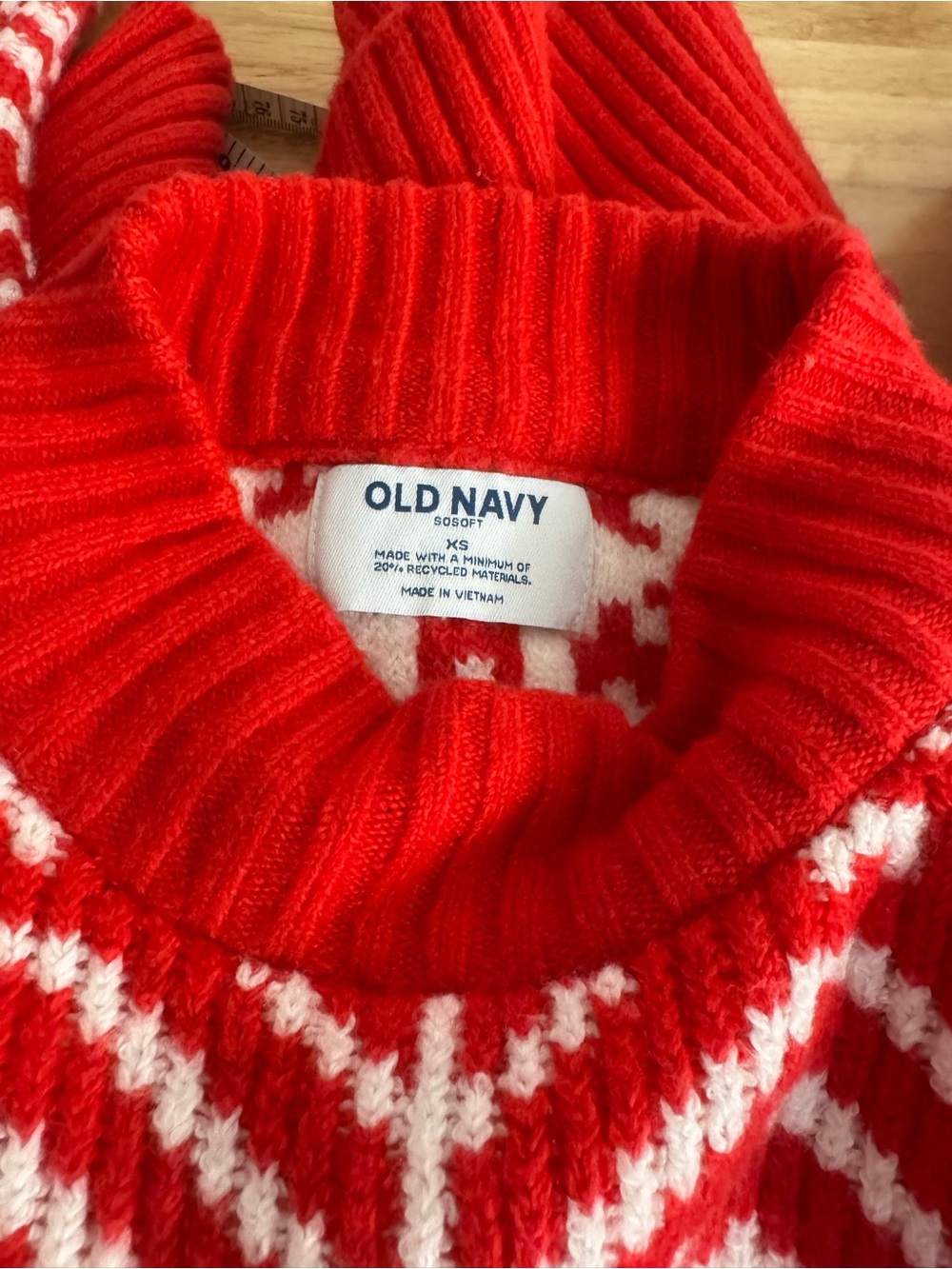 Old Navy Soft and Cozy Holiday Sweater - Picture 5 of 5